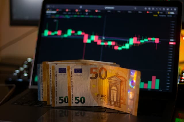苹果积极拥抱AI后股价大涨,供应商紧随步伐一同上涨