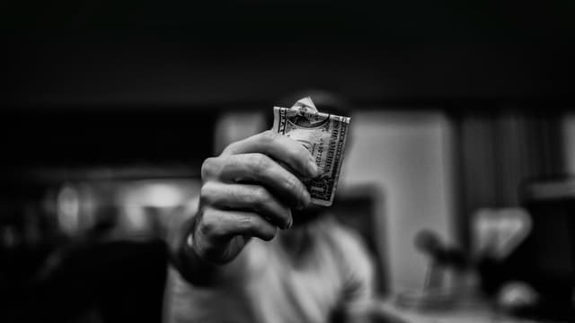 美国初创电车制造商Fisker申请破产,谈判破裂导致交付困难