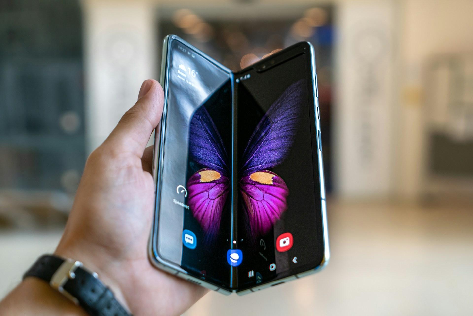 Samsung Electronics union to strike this Friday, analysts say chip production won't be affected.