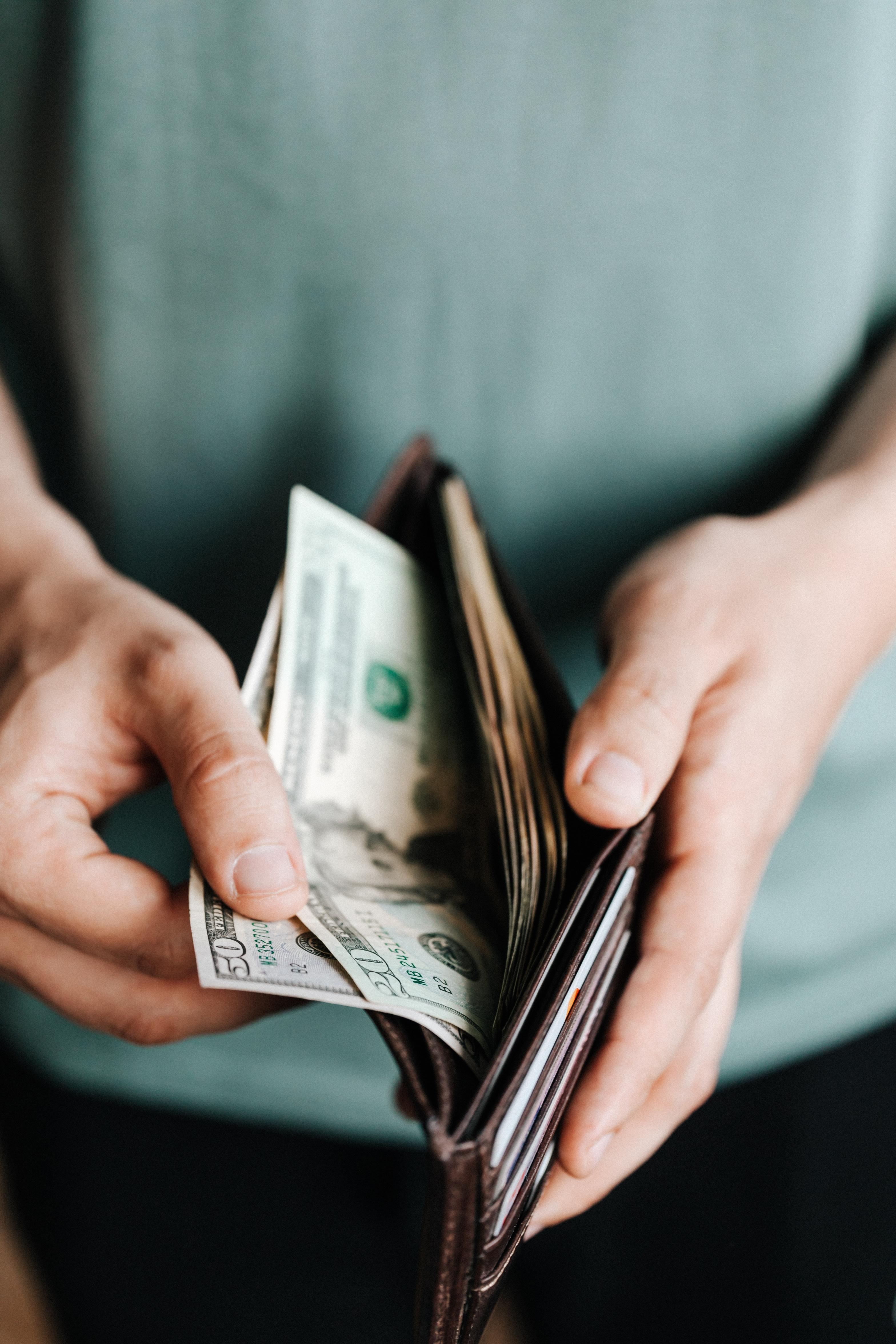 基本工资(Basic wage)是什么意思?如何计算?基本工资等同于最低工资吗?