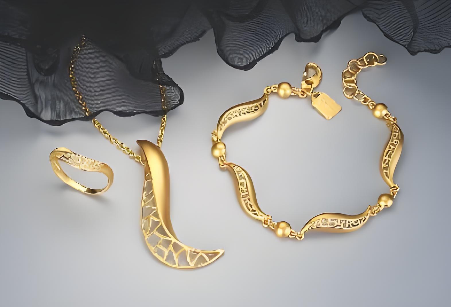 Gold hits new highs, Chinese jewelry tops 800 yuan as consumers turn rational.