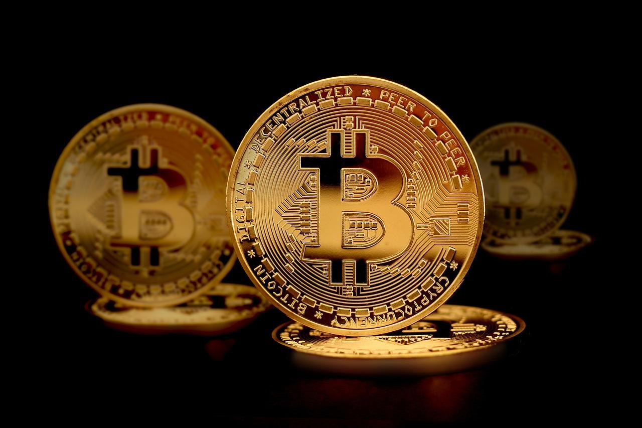 MicroStrategy股价年涨248%，比特币年底或迎突破，宏观经济及加密市场动向引发关注