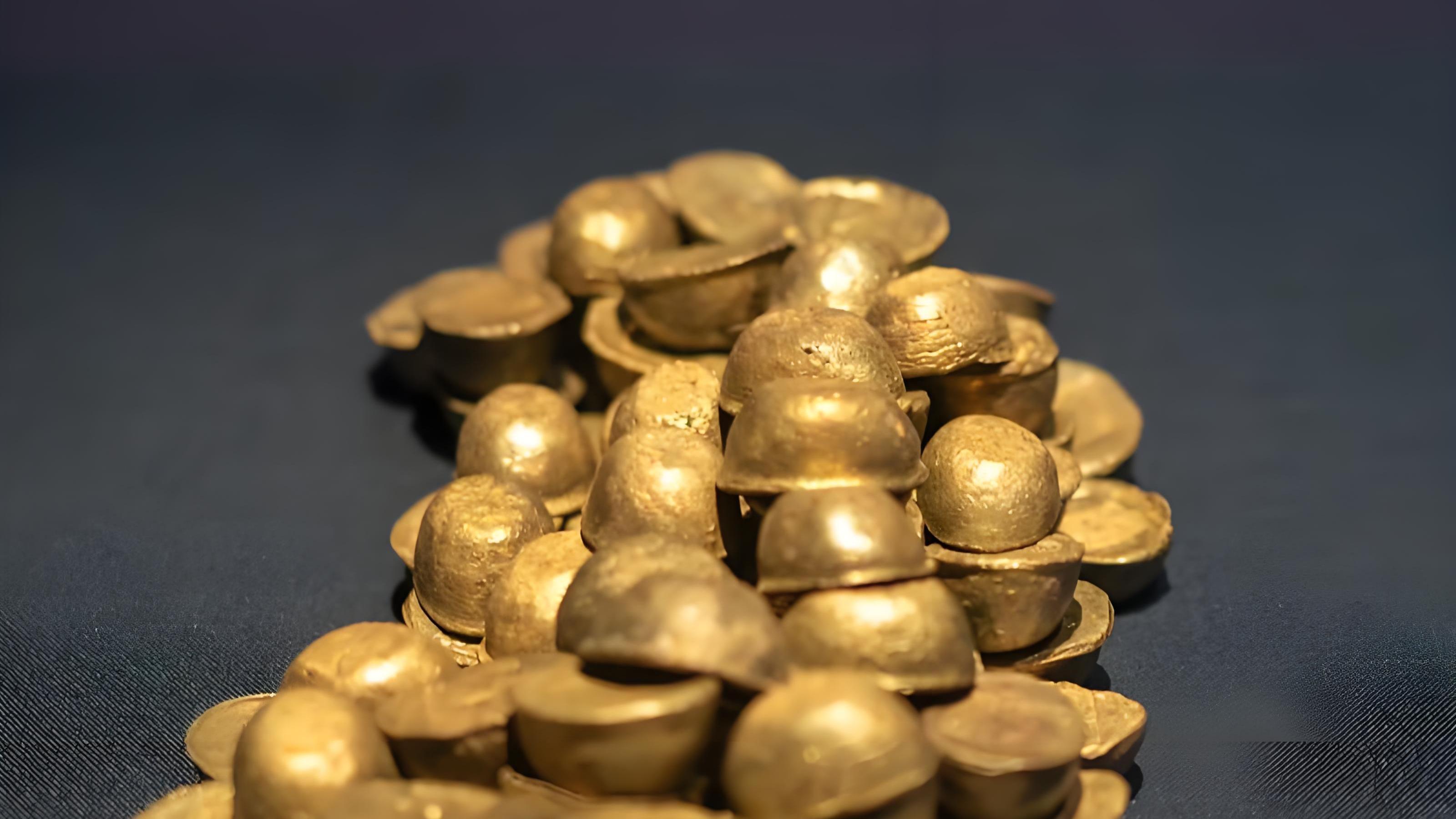 Powell's speech limits gold's rebound, while weak ADP data causes price fluctuations.