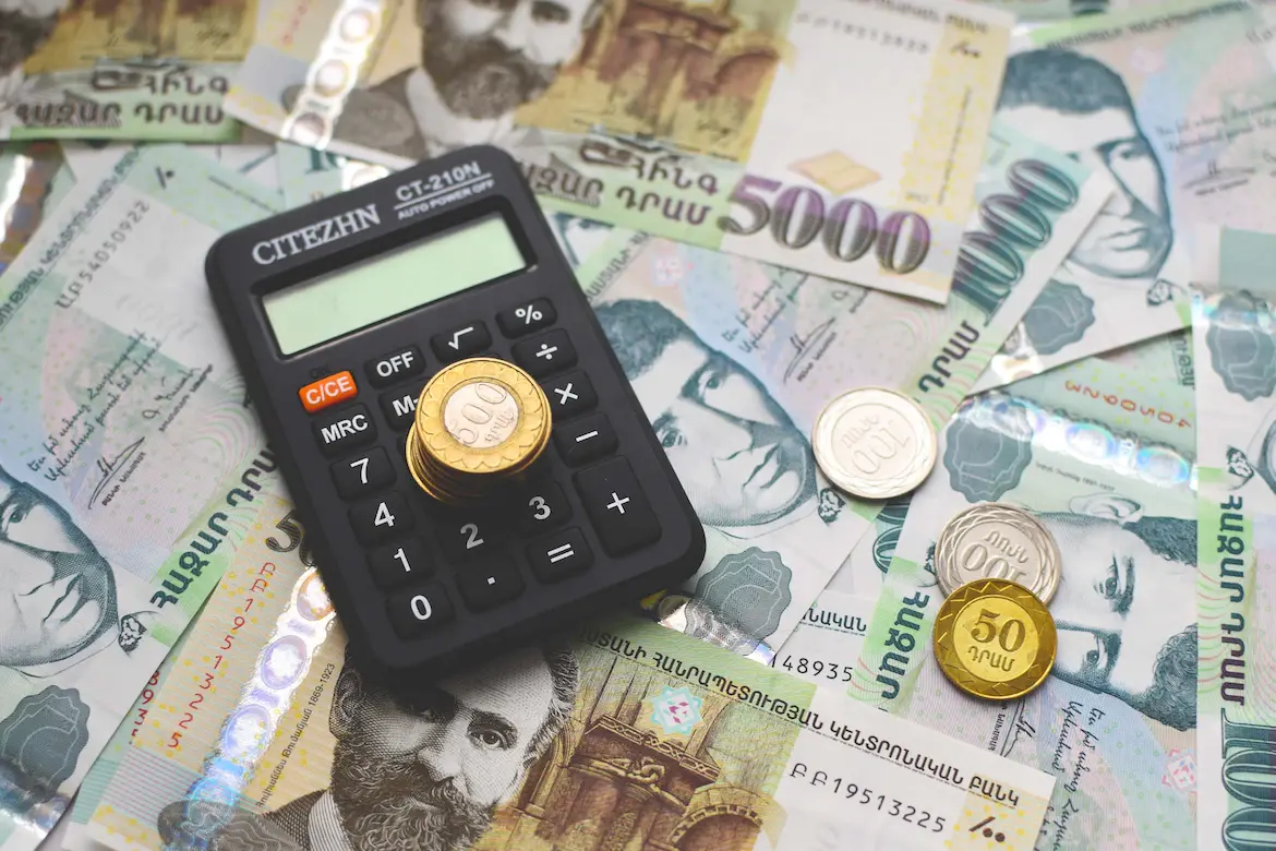 What is the settlement price? How is it calculated?