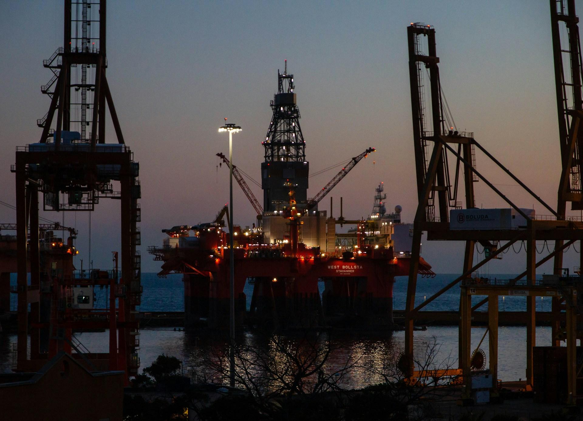 Rising US inflation and the OPEC meeting are driving up oil prices; will production cuts continue?