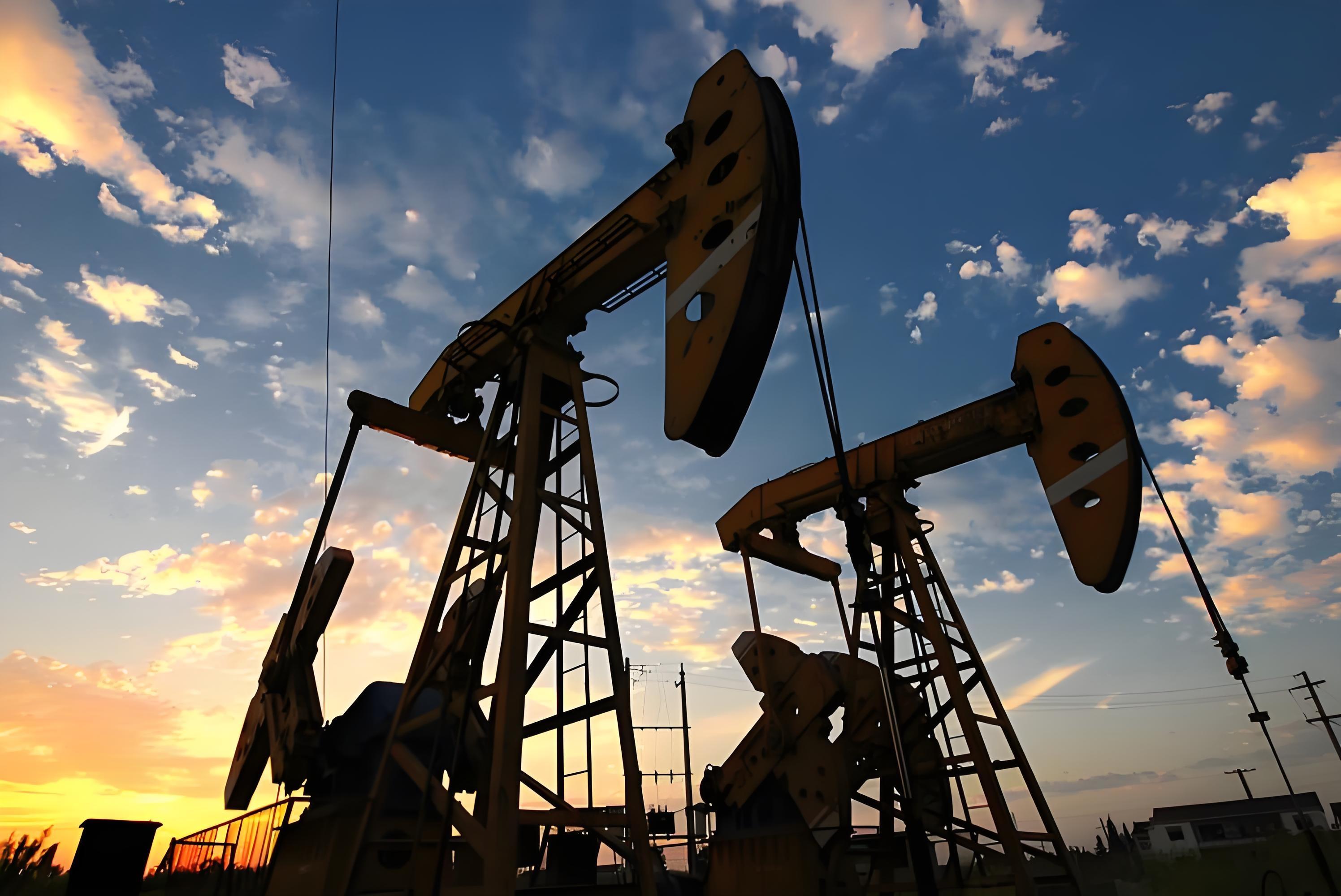 Russia-Ukraine conflict boosts oil near range top, but weak demand and strong dollar may limit gains